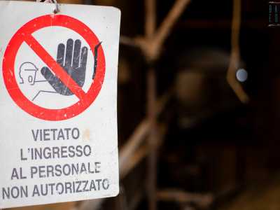...che dopo qualche metro conduce in un�area off limits